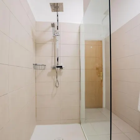 Long Walk Gem Apartament *